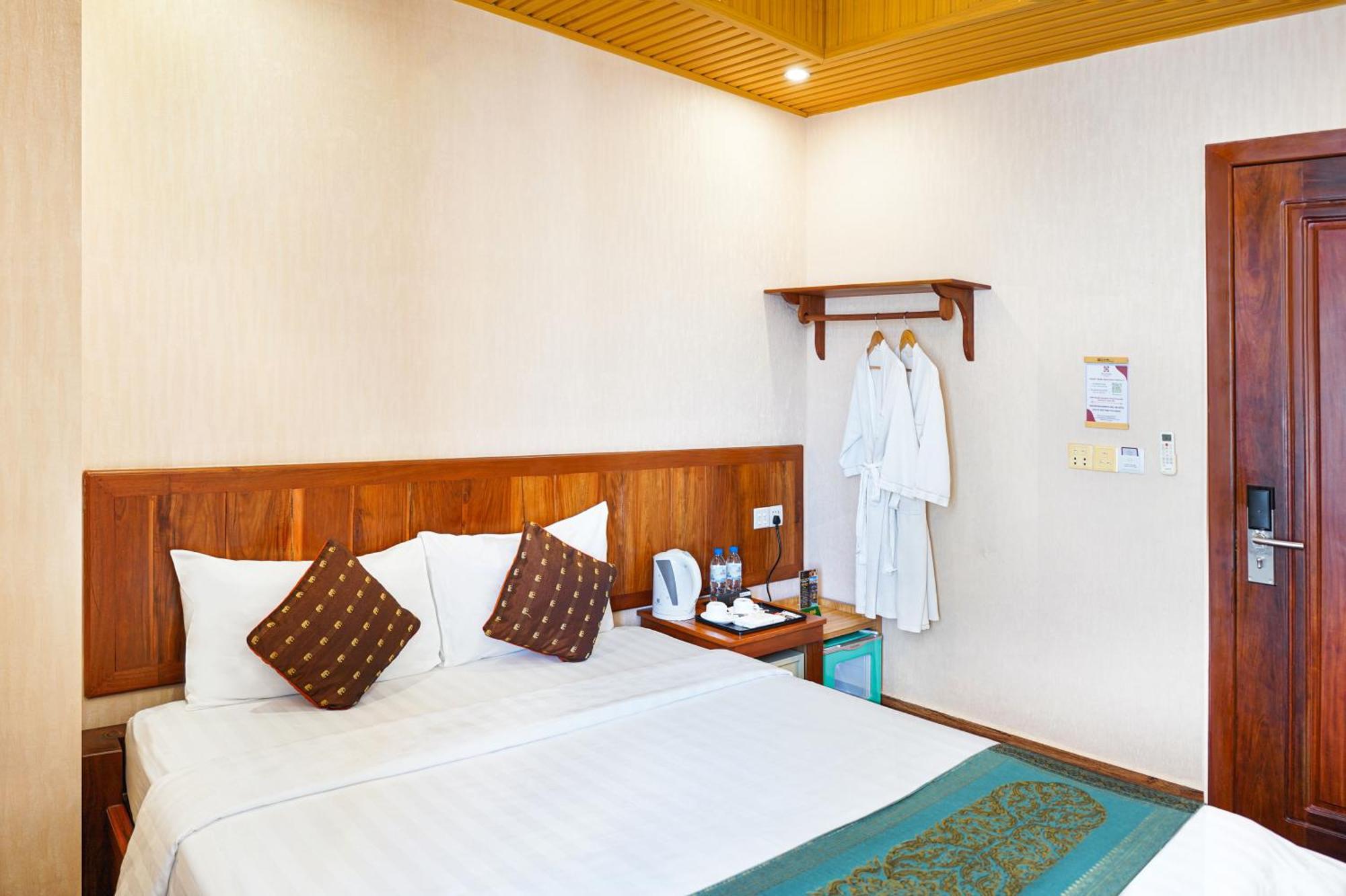 Phuminh Hotel Riverside Пном Пен Екстериор снимка
