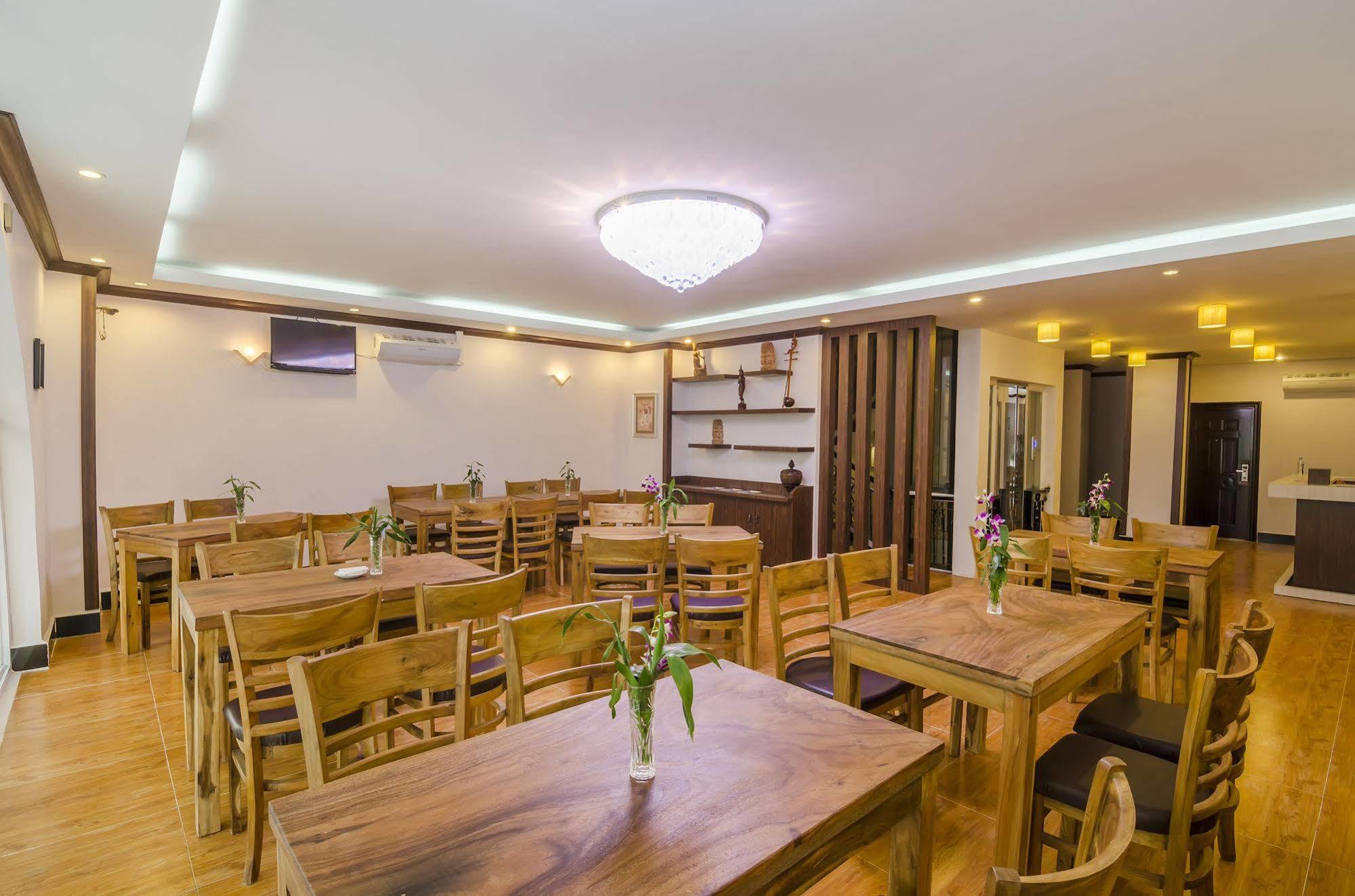 Phuminh Hotel Riverside Пном Пен Екстериор снимка